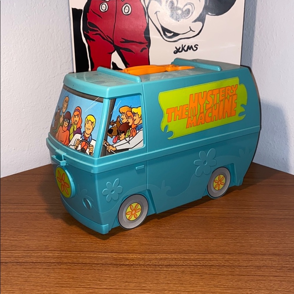 The Mystery Machine Lunchbox with Thermos!